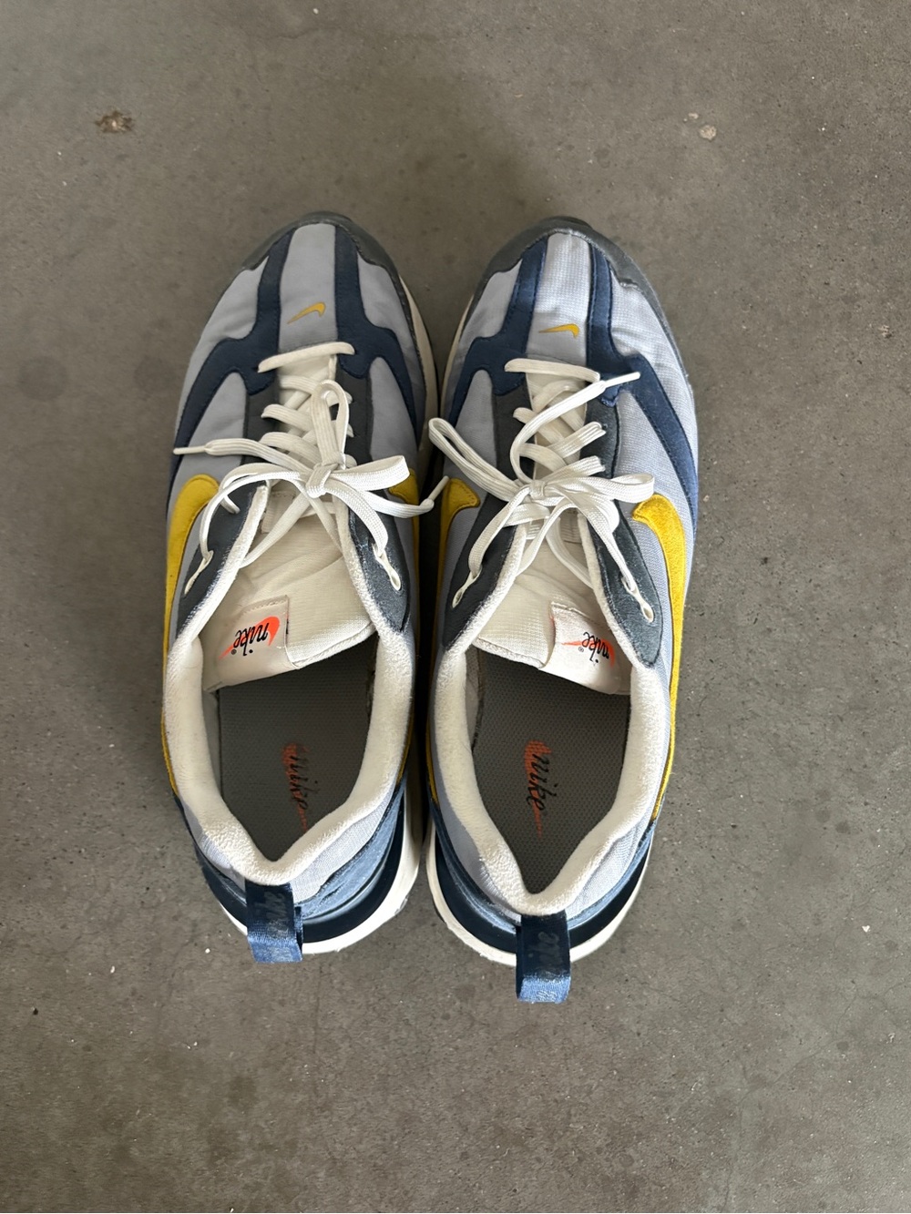 Men’s Nike Blue, Yellow and White Retro Runner Sneakers